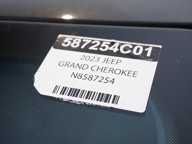 Photo of 2022 Rocky Mountain Pearlcoat Jeep Grand Cherokee L