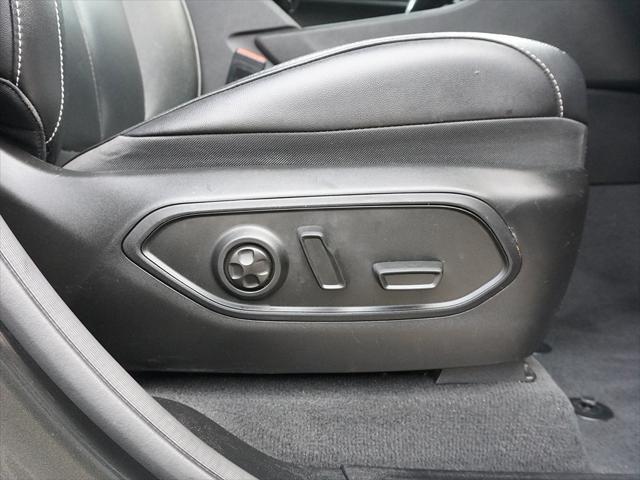 Photo of 2022 Rocky Mountain Pearlcoat Jeep Grand Cherokee L