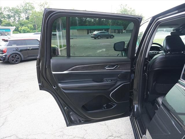 Photo of 2022 Rocky Mountain Pearlcoat Jeep Grand Cherokee L