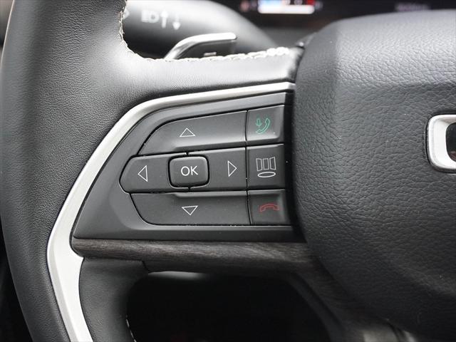 Photo of 2022 Rocky Mountain Pearlcoat Jeep Grand Cherokee L