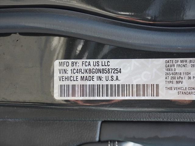 Photo of 2022 Rocky Mountain Pearlcoat Jeep Grand Cherokee L