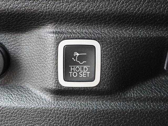 Photo of 2022 Rocky Mountain Pearlcoat Jeep Grand Cherokee L