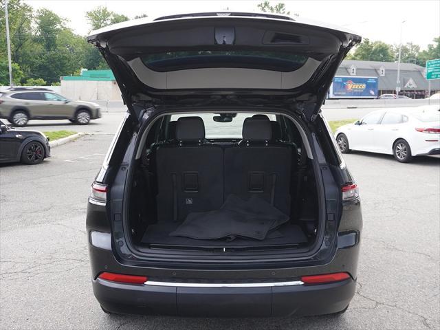 Photo of 2022 Rocky Mountain Pearlcoat Jeep Grand Cherokee L
