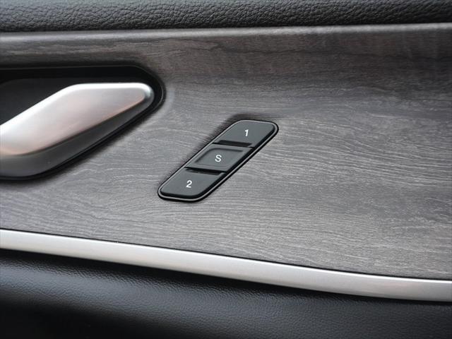 Photo of 2022 Rocky Mountain Pearlcoat Jeep Grand Cherokee L