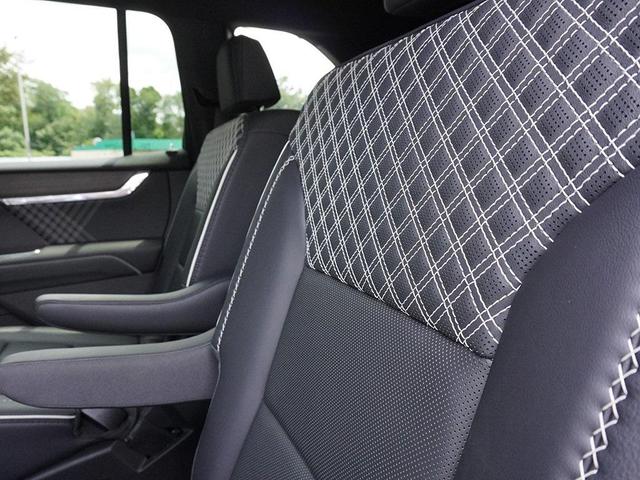 Photo of 2024 White Frost Tricoat GMC Acadia