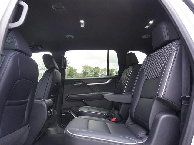Photo of 2024 White Frost Tricoat GMC Acadia