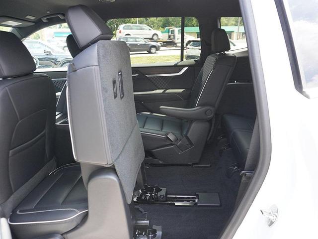 Photo of 2024 White Frost Tricoat GMC Acadia