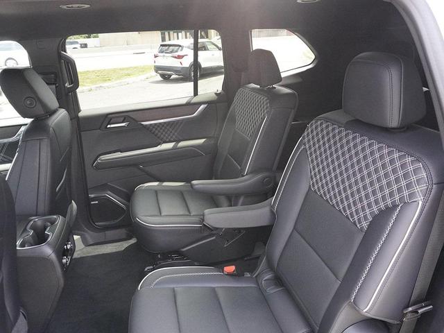 Photo of 2024 White Frost Tricoat GMC Acadia