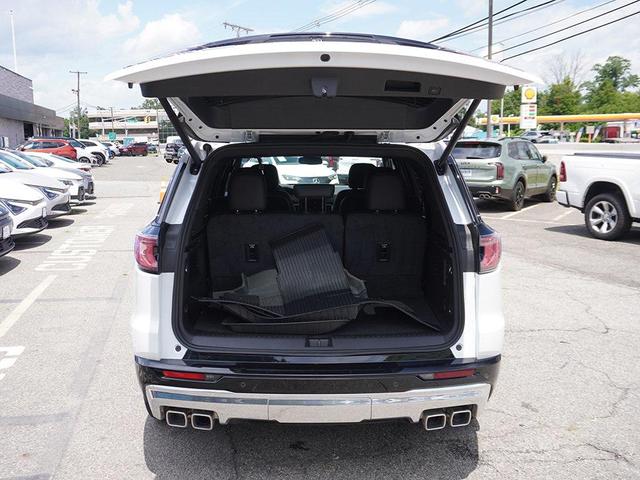 Photo of 2024 White Frost Tricoat GMC Acadia