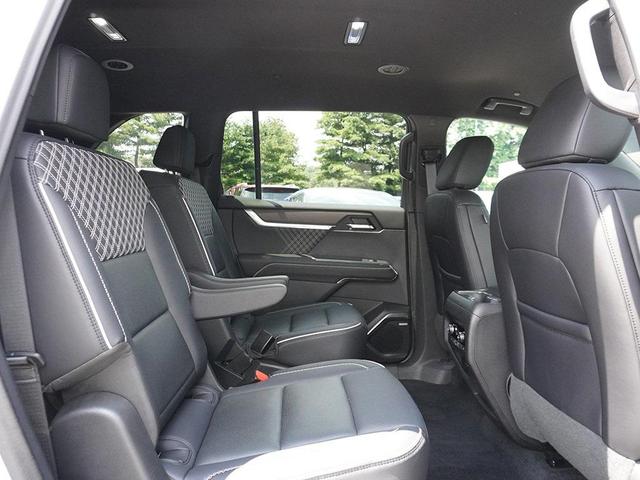 Photo of 2024 White Frost Tricoat GMC Acadia