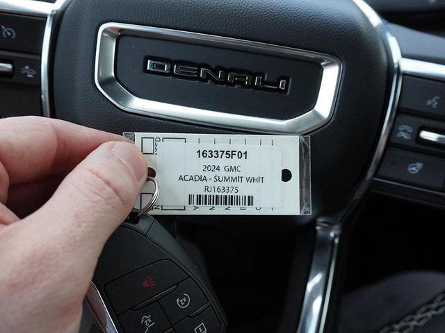 Photo of 2024 White Frost Tricoat GMC Acadia