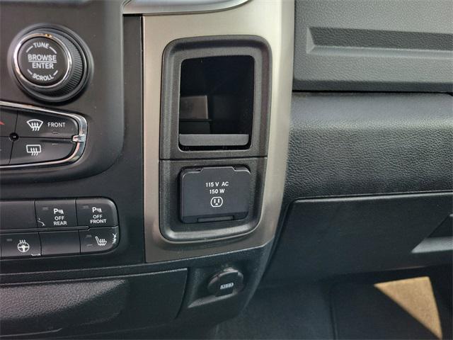 Photo of 2018 Granite Crystal Metallic Clearcoat RAM 1500