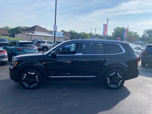 Photo of 2023 Ebony Black Kia Telluride