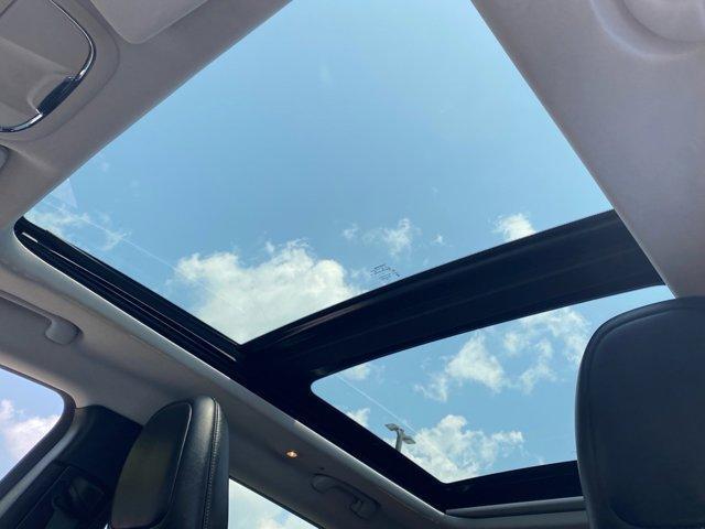 Photo of 2021 Bright White Clearcoat Jeep Cherokee