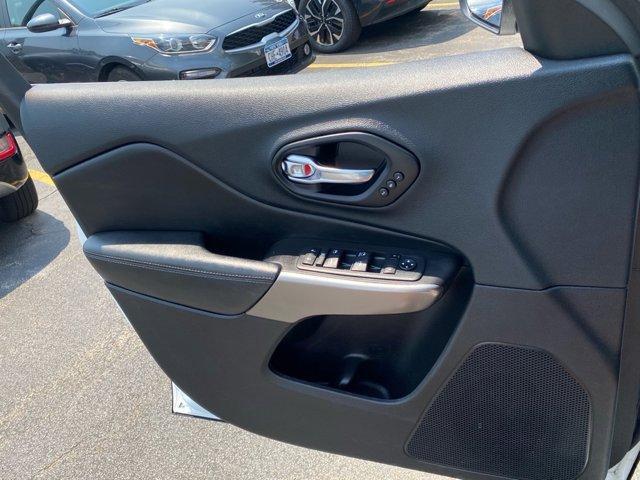 Photo of 2021 Bright White Clearcoat Jeep Cherokee