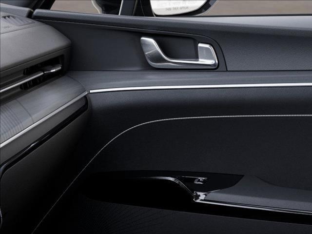 Photo of 2025 Aurora Black Pearl Kia K5