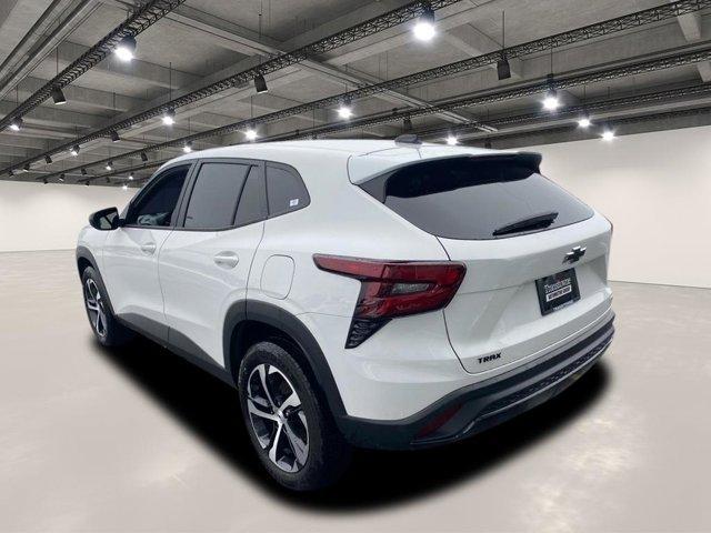 Photo of 2024 Summit White Chevrolet Trax