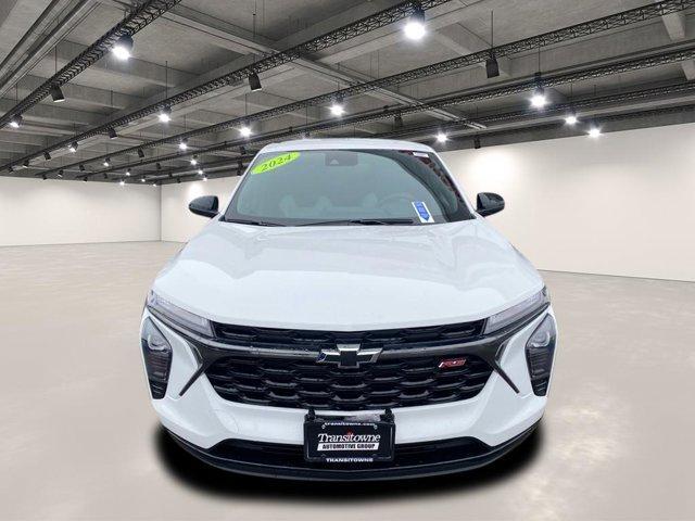 Photo of 2024 Summit White Chevrolet Trax
