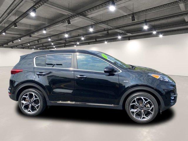 Photo of 2022 Black Cherry Pearl Kia Sportage