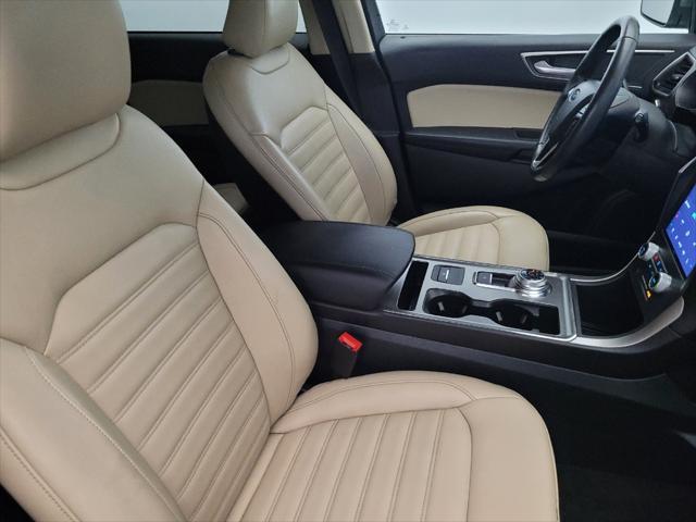 Photo of 2022 Carbonized Gray Metallic Ford Edge