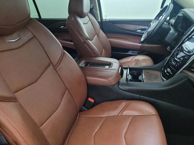 Photo of 2016 Crystal White Tricoat Cadillac Escalade ESV