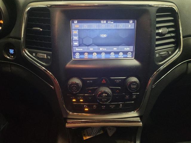 Photo of 2018 Diamond Black Crystal Pearlcoat Jeep Grand Cherokee