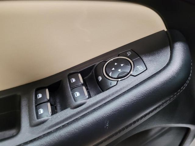 Photo of 2023 White Ford Edge