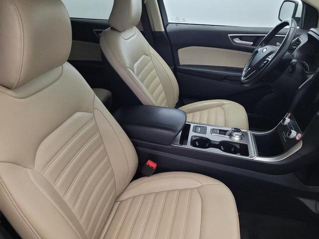 Photo of 2023 White Ford Edge