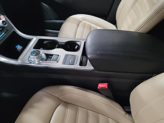 Photo of 2023 White Ford Edge