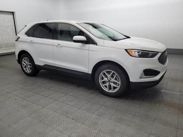 Photo of 2023 White Ford Edge