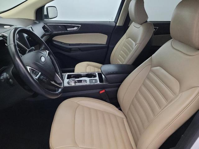 Photo of 2023 White Ford Edge
