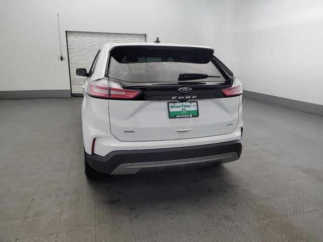 Photo of 2023 White Ford Edge