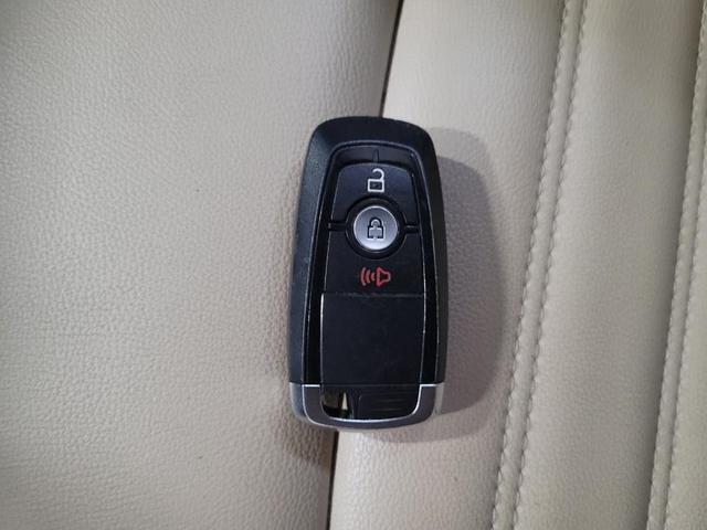 Photo of 2023 White Ford Edge
