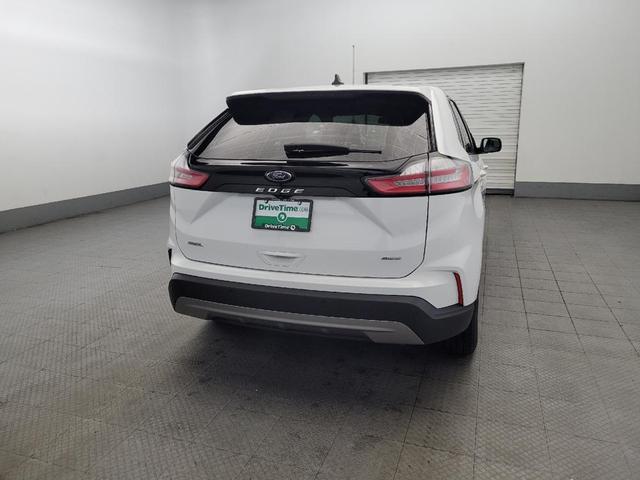 Photo of 2023 White Ford Edge