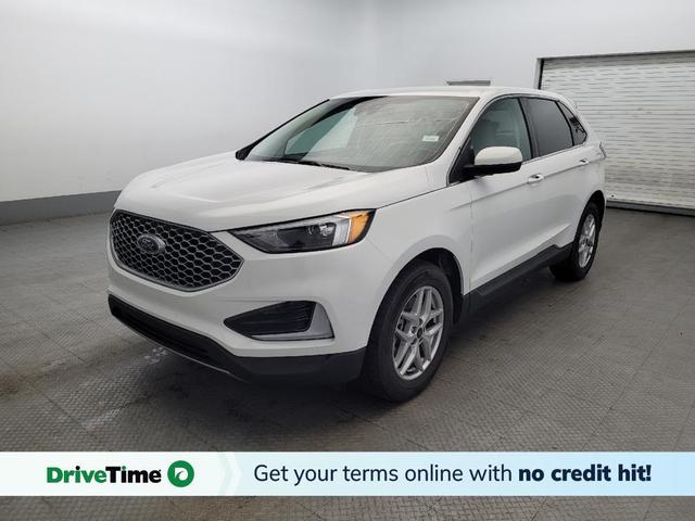 Photo of 2023 White Ford Edge