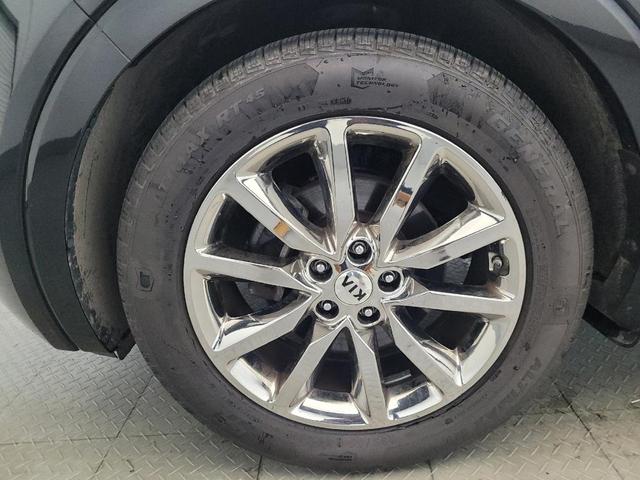 Photo of 2017 Ebony Black Kia Sorento
