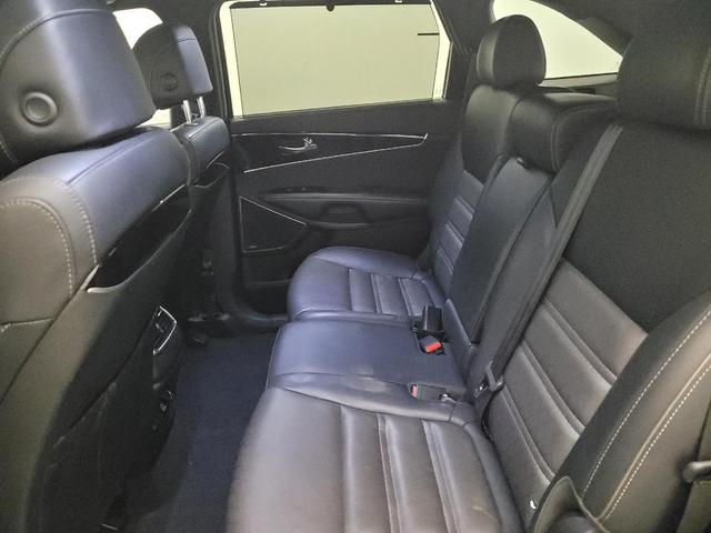 Photo of 2017 Ebony Black Kia Sorento
