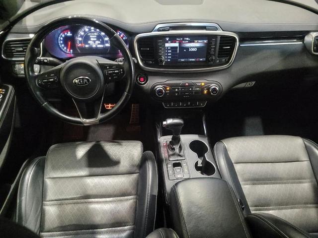 Photo of 2017 Ebony Black Kia Sorento