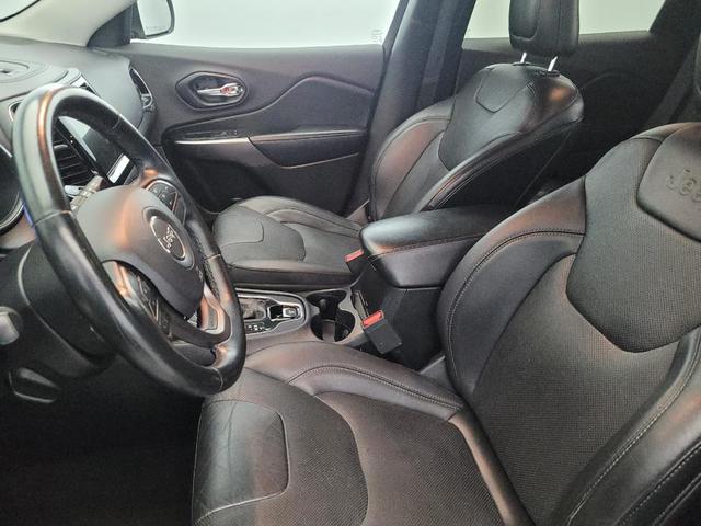 Photo of 2019 Diamond Black Crystal Pearlcoat Jeep Cherokee