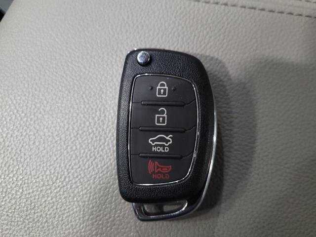 Photo of 2016 Symphony Silver Hyundai SONATA