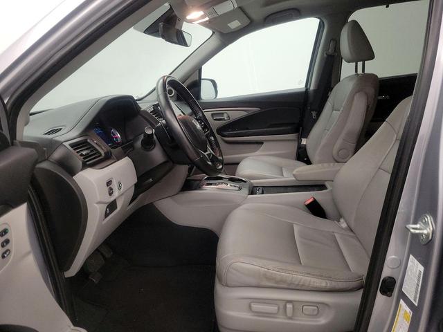 Photo of 2021 Silver Honda Pilot