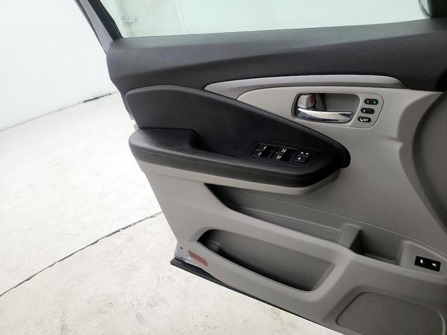 Photo of 2021 Silver Honda Pilot