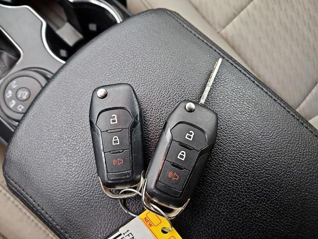 Photo of 2019 White Ford Explorer