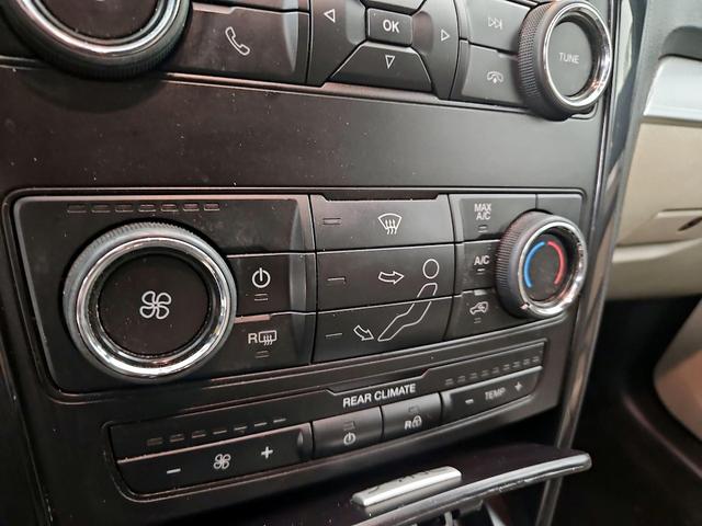Photo of 2019 White Ford Explorer