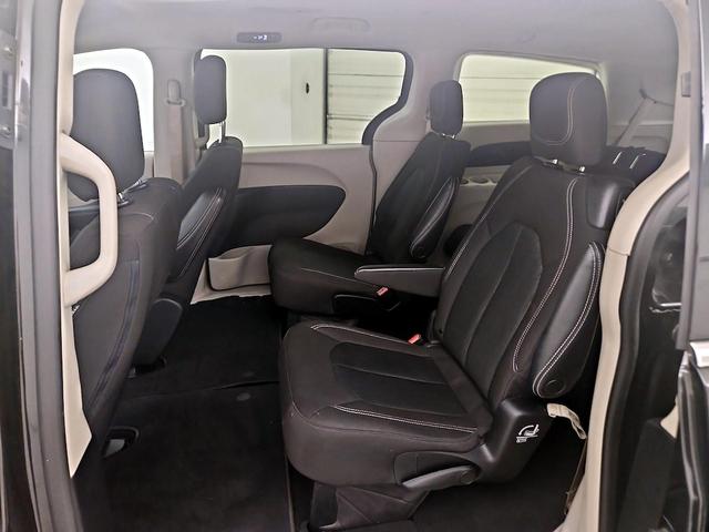 Photo of 2022 Black Chrysler Voyager