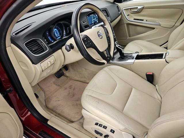 Photo of 2015 Red Volvo S60