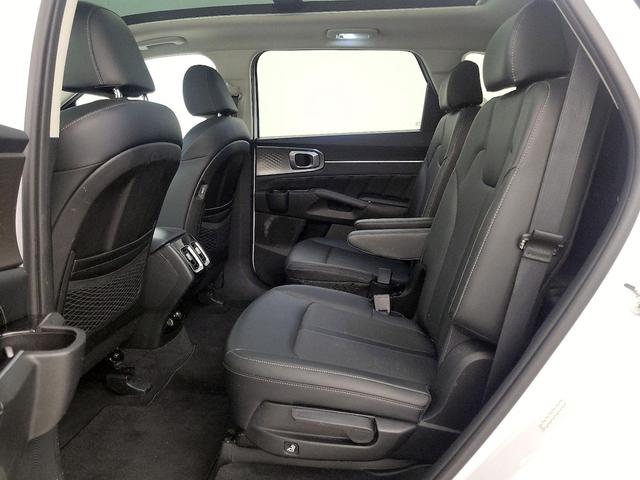 Photo of 2021 White Kia Sorento