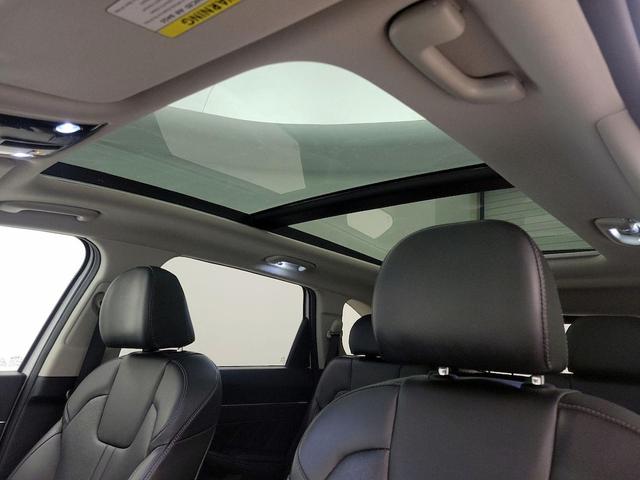 Photo of 2021 White Kia Sorento