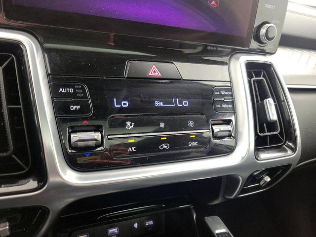 Photo of 2021 White Kia Sorento