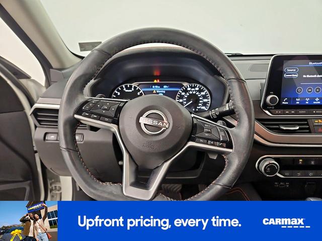 Photo of 2023 White Nissan Altima